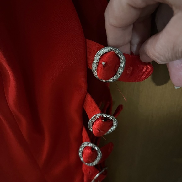 Holiday party 👗 - Picture 2 of 5